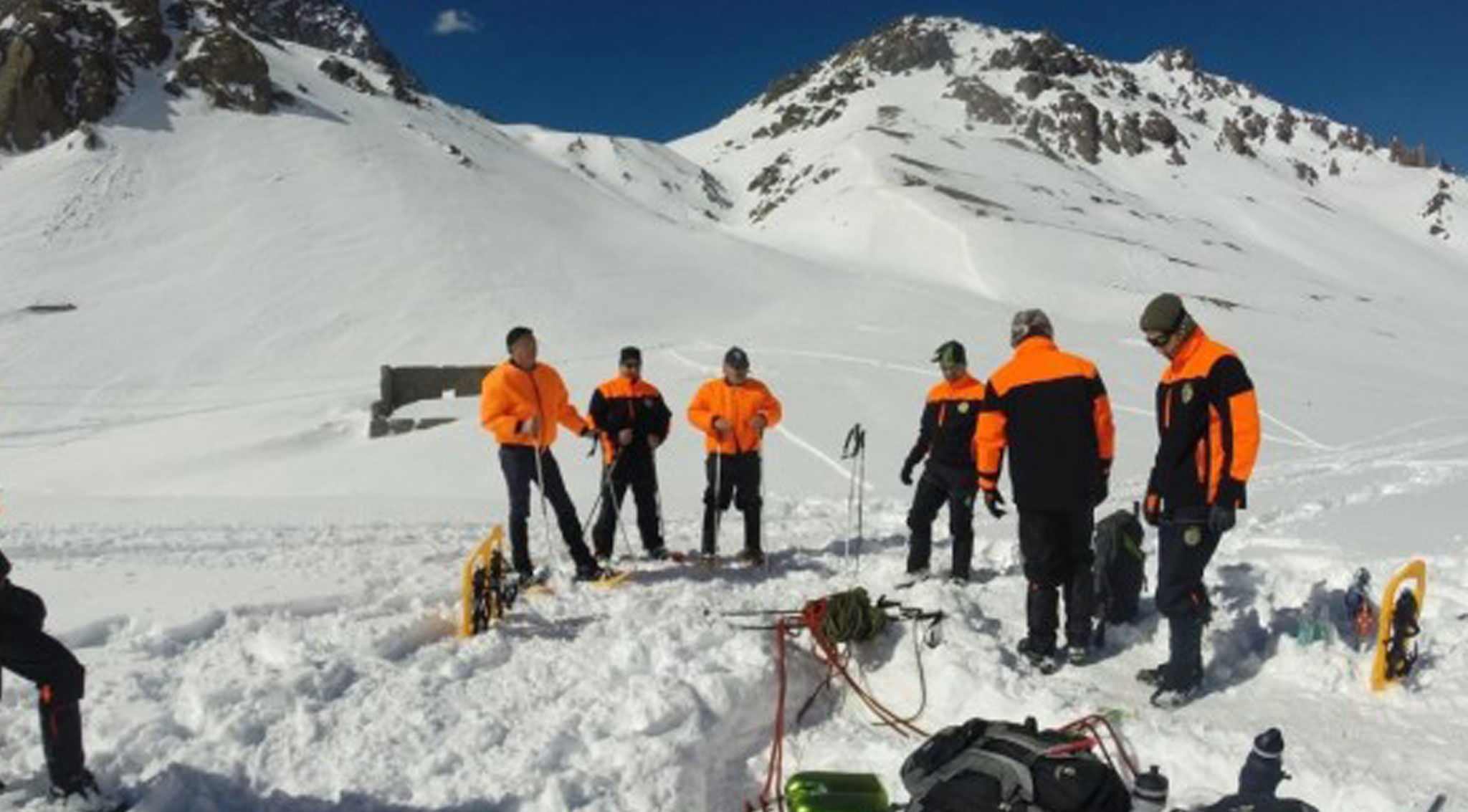 CURSO DE RESCATE EN DESNIVEL EN TÉCNICAS DE MONTAÑA