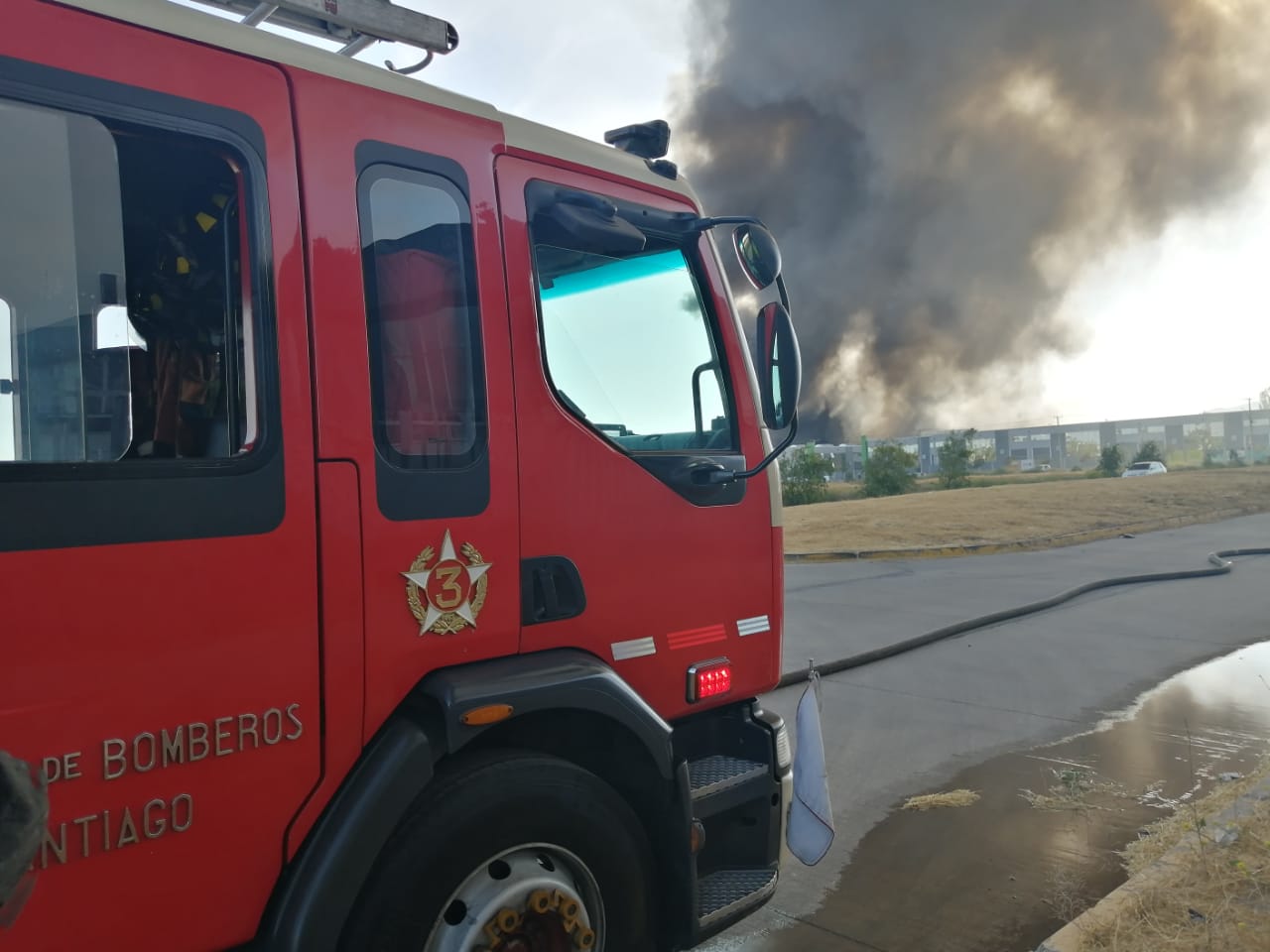 5ª Alarma de Incendio: Av. El Ventisquero y Calle de Servicio Norte