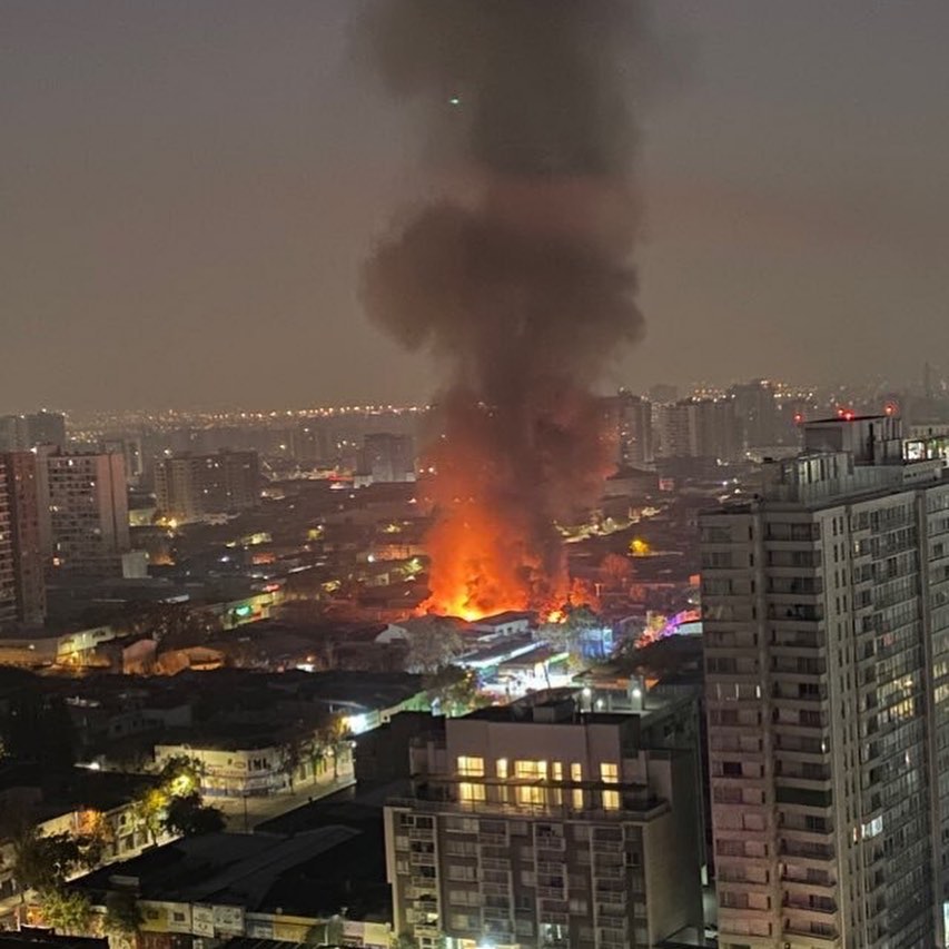 Tercera Alarma de Incendio: Cité en el centro de Santiago resulta completamente destruido