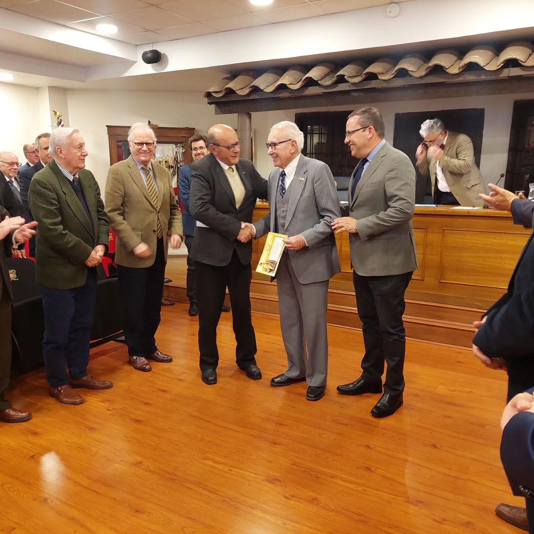 Tercerino René Mourgues Bueno recibe premio por 60 años de servicio
