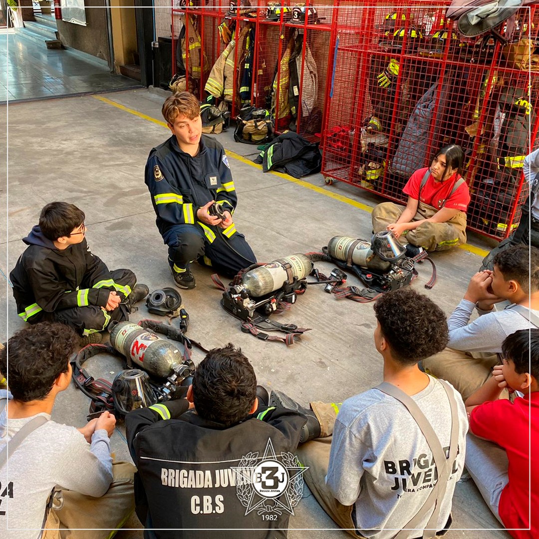 Instrucción sobre Equipos de Protección Personal y ERA en la Brigada Juvenil «Capitán Juan Pinto Peralta»