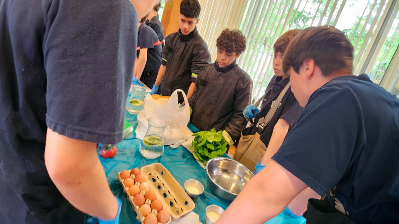 Brigada Juvenil de la Tercera Compañía Participa Taller de nutrición «Héroes de Corazón Junior»