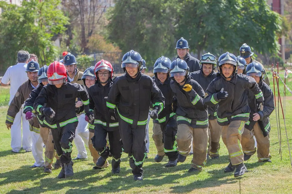 Brigada Juvenil Participa en la Competencia Interna “Hombres Ilustres 2025” en Honor a Don Alfonso Viveros Adriasola