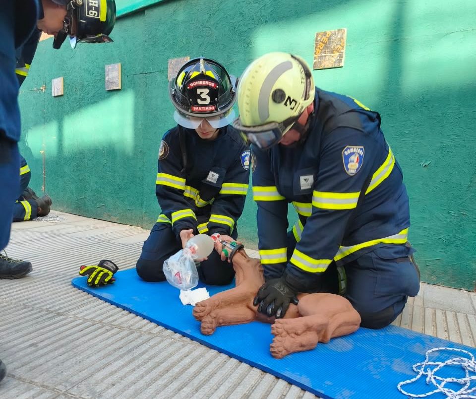 Voluntarios de la Compañía se capacitan en primeros auxilios para pequeños animales